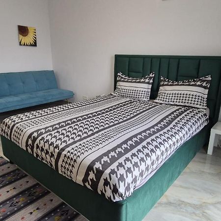Marble Studio Букурещ Екстериор снимка